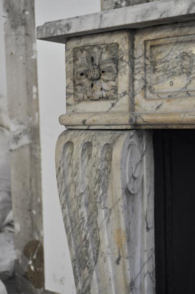 Antique Louis XVI period Fireplace in Carrara marble ornamented with flowers-4