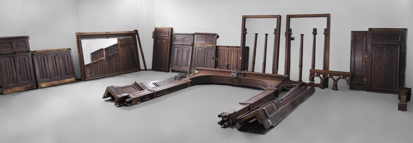 Oak wood paneled room with satyres heads and drapery patterns, 19th century-7