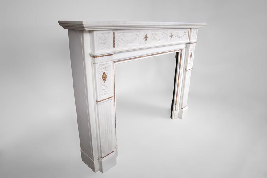 Very beautiful Victorian style antique fireplace in Carrara Statuary marble and Violet Brocatelle marble, from late 19th century, with flutings, garlands and diamonds.-4