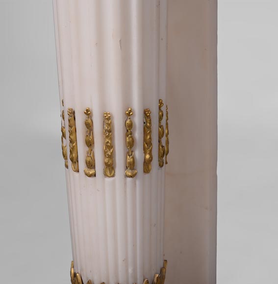 Very beautiful antique Louis XVI style fireplace in Statuary Carrara marble with quiver-shaped columns and gilt bronze ornaments after the model from the Chateau of Fontainebleau-10