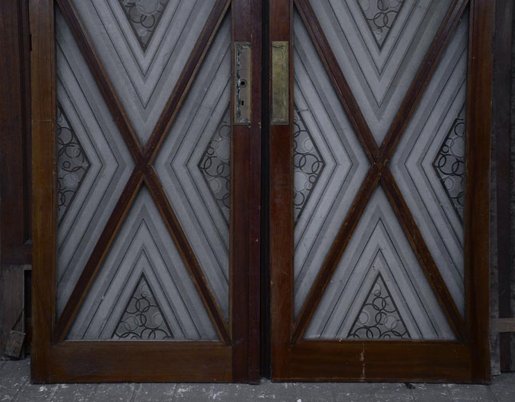 Beautiful antique large Art Deco style double door in wood and engraved glass with decor of diamonds-3