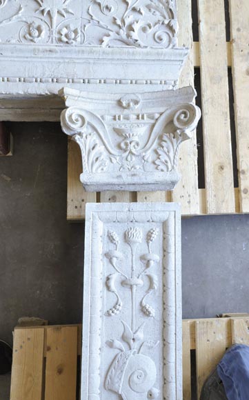 Important antique doorway in marble stone, Renaissance period -7