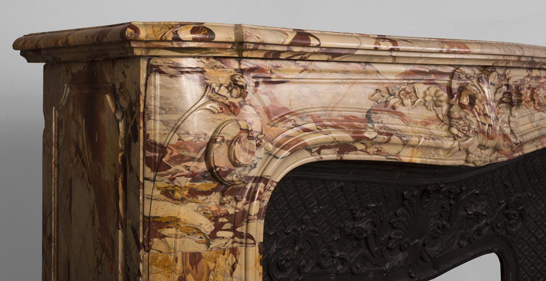 Exceptional antique Regence style fireplace in Sarrancolin Fantastico marble decorated with windings and acanthus leaves-4