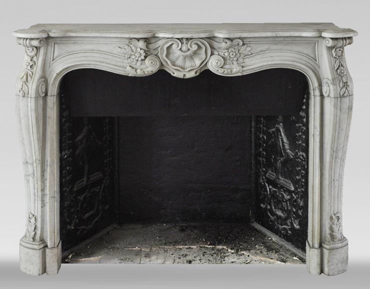 Antique Louis Xv Style Mantel In Carrara Marble With A Beautiful