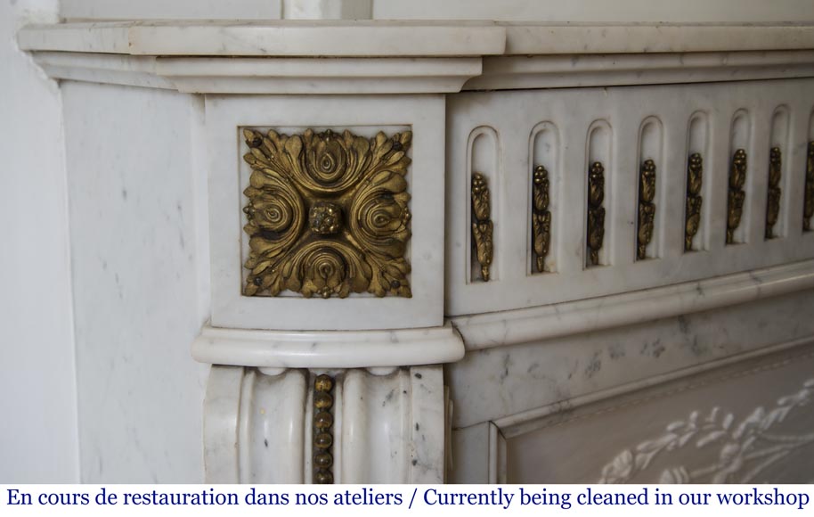 Antique Louis XVI style fireplace mantel in Carrara marble with bronze ornaments-3