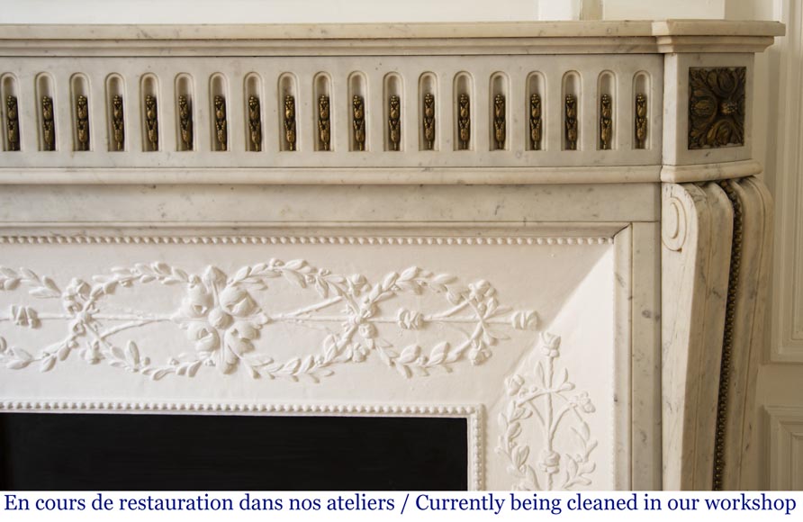 Antique Louis XVI style fireplace mantel in Carrara marble with bronze ornaments-6