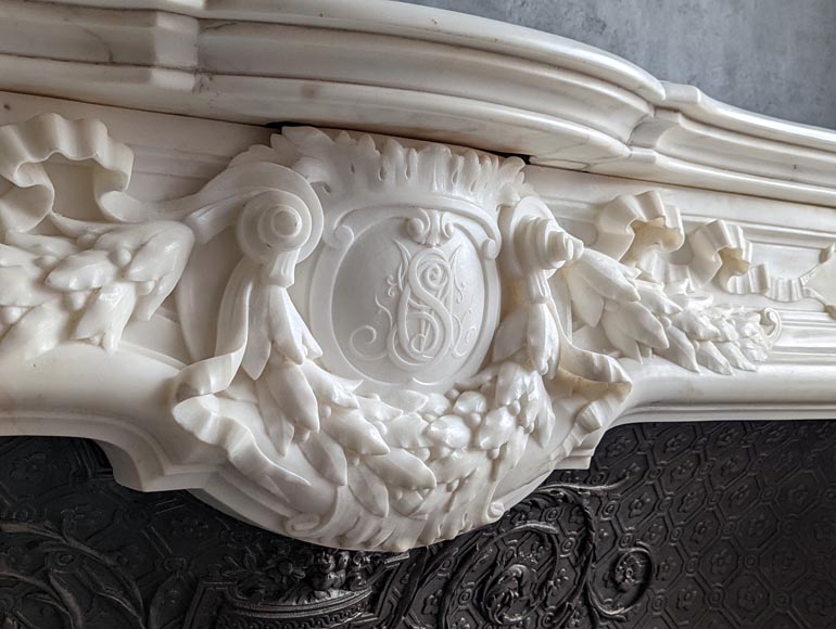 Important Napoleon III style with a monogram in statuary marble-5