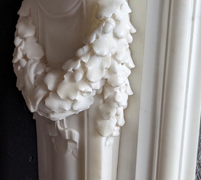 Important Napoleon III style with a monogram in statuary marble-8
