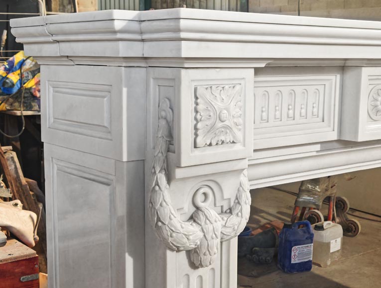 Large Louis XVI style Carrara marble fireplace, featuring fluting and garland ornamentation Large Louis XVI style Carrara marble fireplace, featuring fluting and garland ornamentation-4