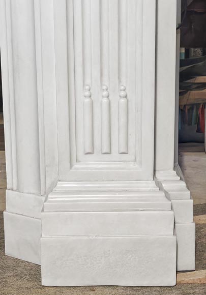 Large Louis XVI style Carrara marble fireplace, featuring fluting and garland ornamentation Large Louis XVI style Carrara marble fireplace, featuring fluting and garland ornamentation-11