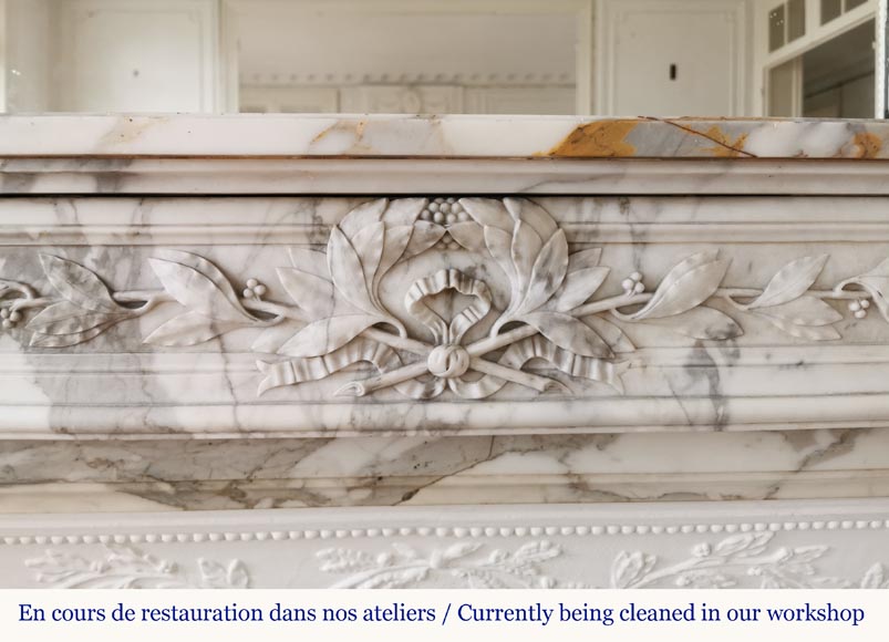 Beautiful Louis XVI mantel in Arabescato marble, with a laurel crown-2