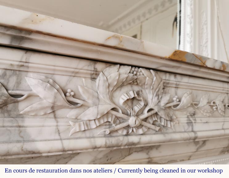 Beautiful Louis XVI mantel in Arabescato marble, with a laurel crown-3
