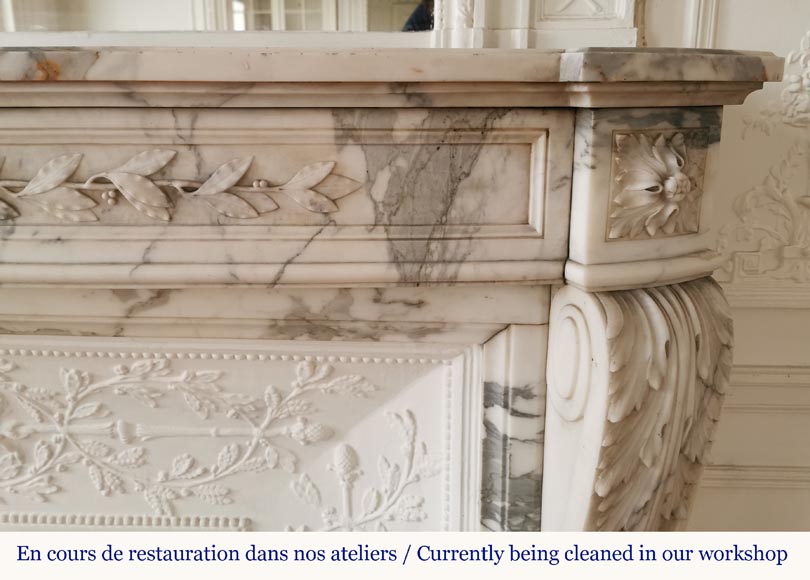 Beautiful Louis XVI mantel in Arabescato marble, with a laurel crown-10