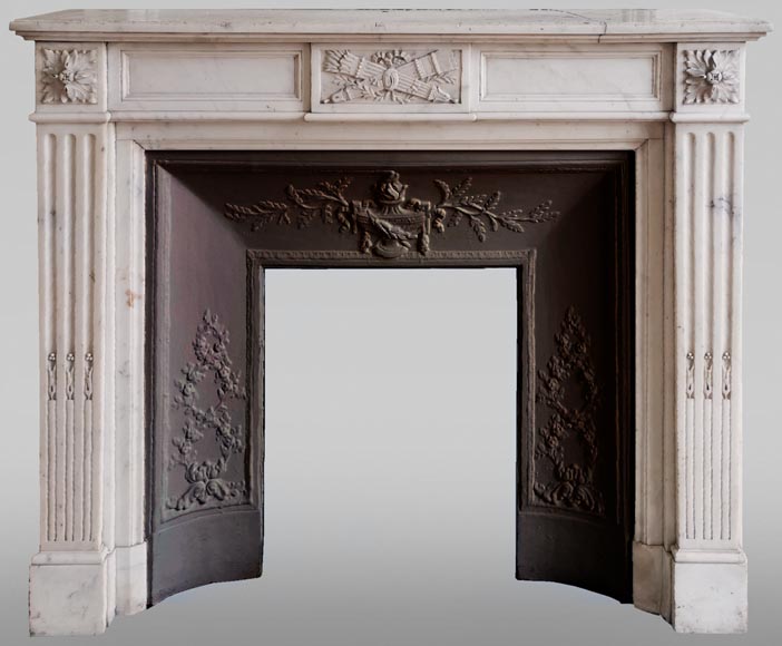 Louis XVI style mantel in white Carrara marble with quivers-0