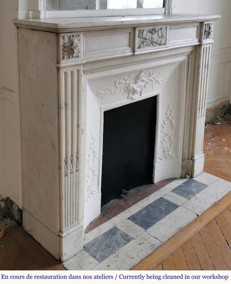 Louis XVI style mantel in white Carrara marble with quivers-2