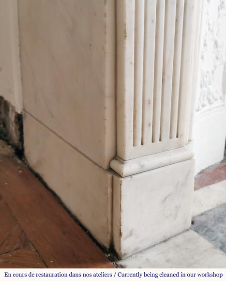 Louis XVI style mantel in white Carrara marble with quivers-4