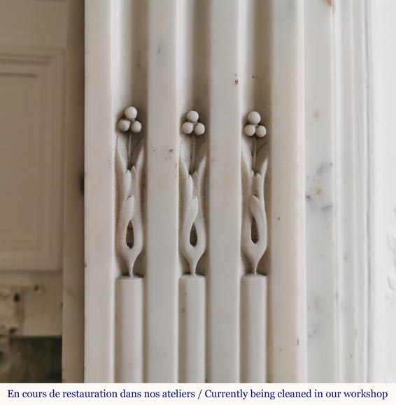Louis XVI style mantel in white Carrara marble with quivers-5