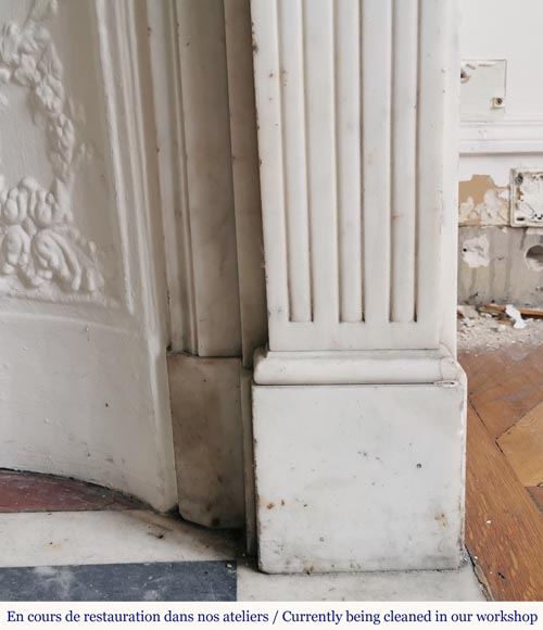 Louis XVI style mantel in white Carrara marble with quivers-8