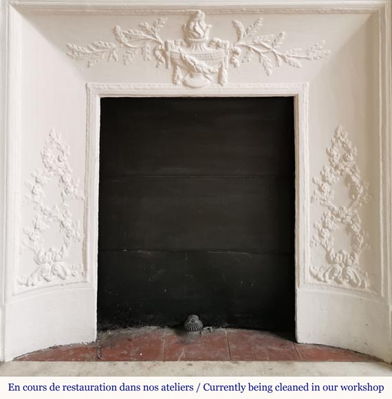 Louis XVI style mantel in white Carrara marble with quivers-9