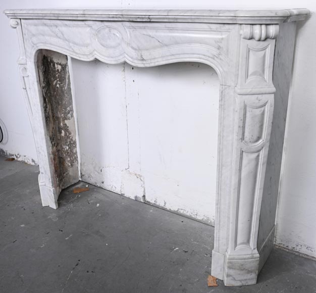 Large Louis XV-style fireplace, Pompadour model, in Carrara marble Large Louis XV-style fireplace, Pompadour model, in Carrara marble-5
