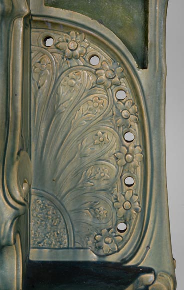 Rare Art Nouveau mantel in enameled ceramic, circa 1900-11