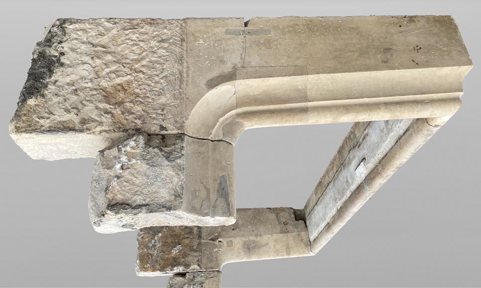 Important stone mantel from the 17th century-6