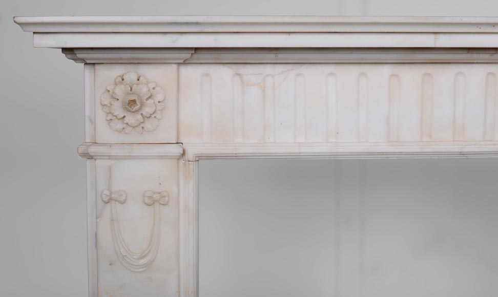 White marble Louis XVI mantel with Gorgonéion-4
