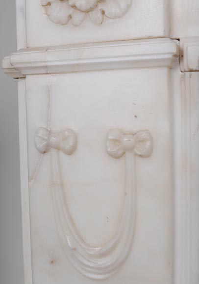 White marble Louis XVI mantel with Gorgonéion-5