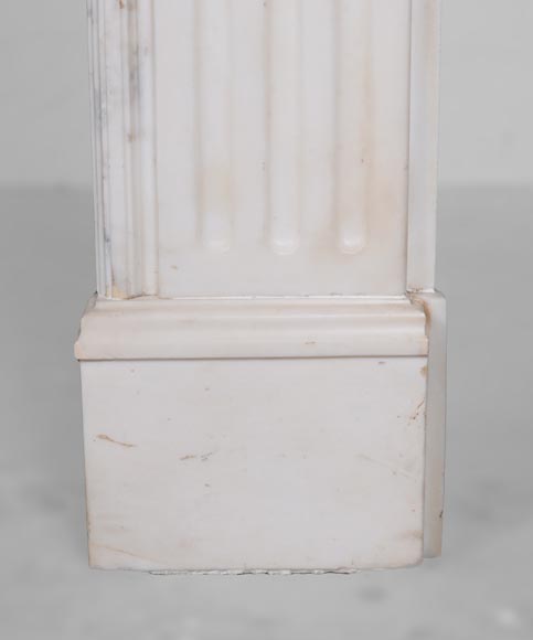 White marble Louis XVI mantel with Gorgonéion-10