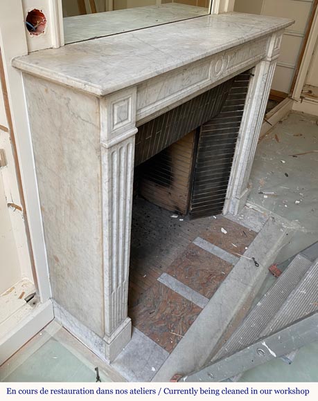 Small Louis XVI style mantel in veined Carrara marble with a medallion -2