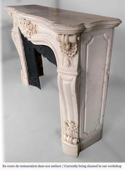 Riche Louis XV style fireplace in Carrara marble half statuary with shells and flowers-6