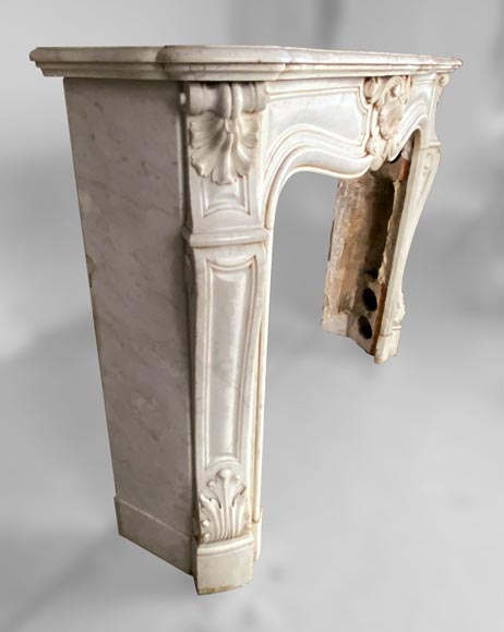 Louis XV style mantel in Carrara marble with shells-2