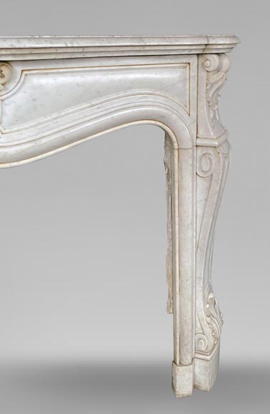 Louis XV style mantel in Carrara marble with shells-5