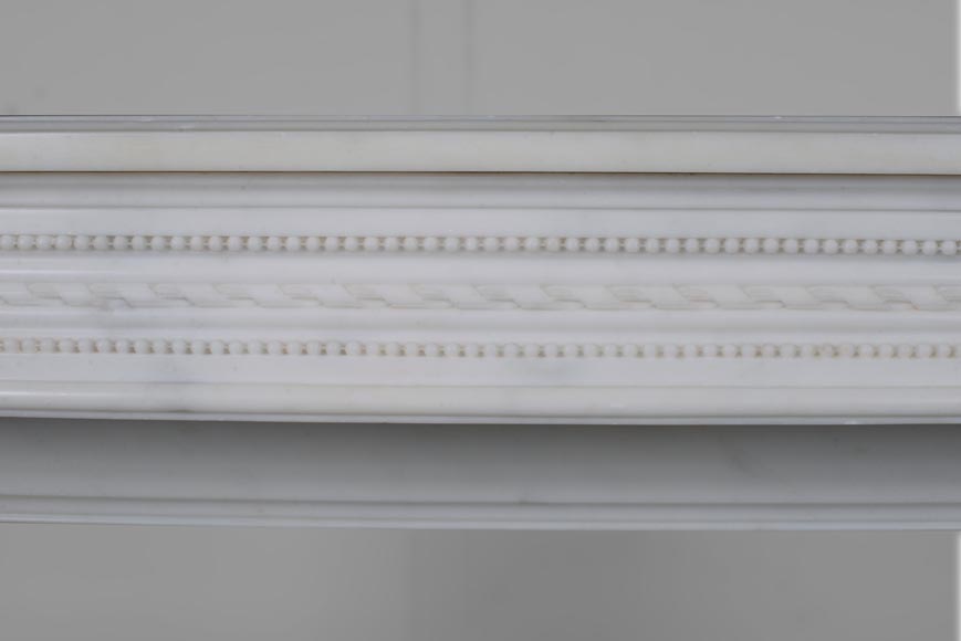 Splendid Louis XVI style mantel in statuary marble with quivers inspired by the model in the Fontainebleau castel drawn by Pierre-Marie Rousseau-2