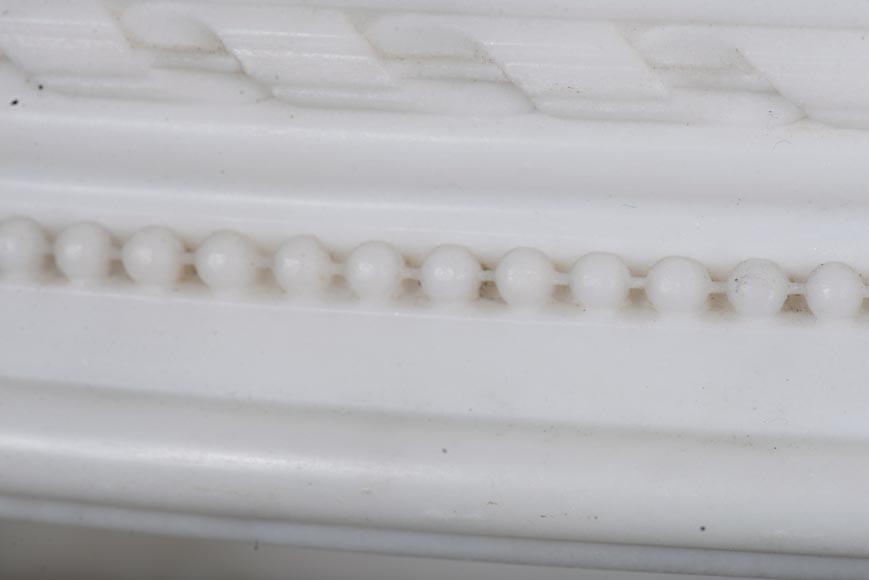 Splendid Louis XVI style mantel in statuary marble with quivers inspired by the model in the Fontainebleau castel drawn by Pierre-Marie Rousseau-3