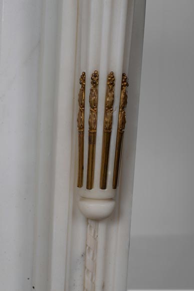Splendid Louis XVI style mantel in statuary marble with quivers inspired by the model in the Fontainebleau castel drawn by Pierre-Marie Rousseau-13