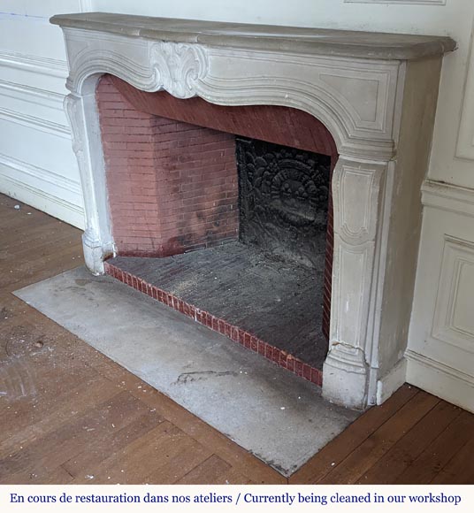 Louis XV period mantel in stone with a beautiful shell-6