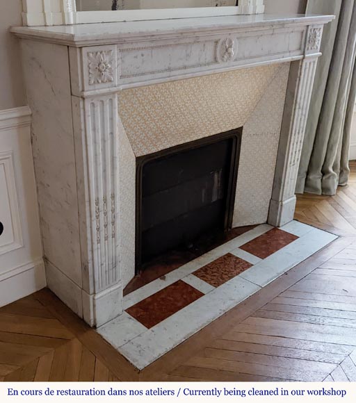 Louis XVI style mantel in Carrara marble with roses-2
