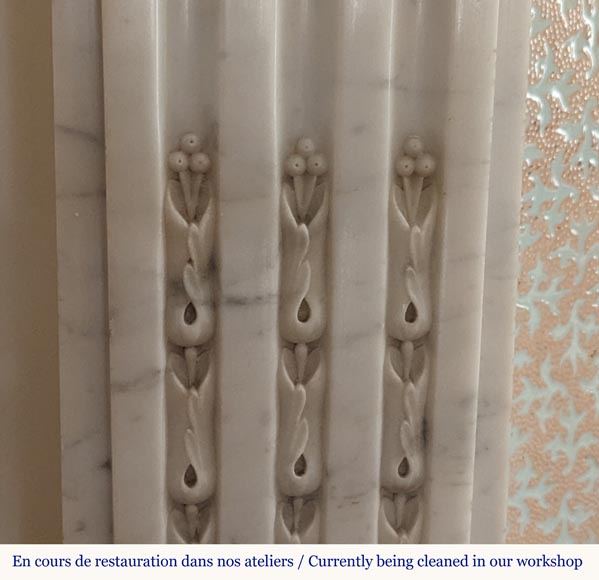 Louis XVI style mantel in Carrara marble with roses-4
