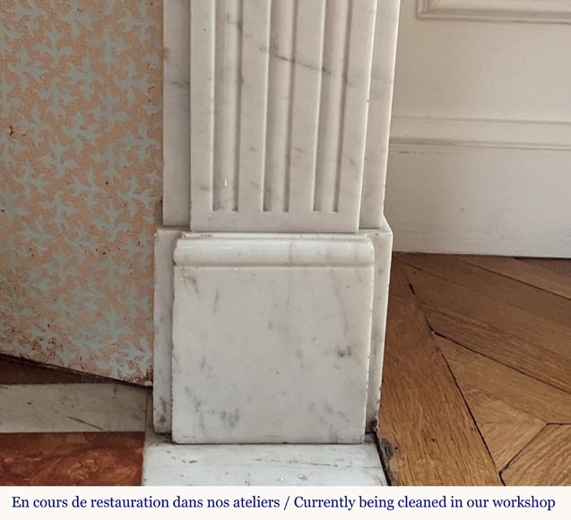 Louis XVI style mantel in Carrara marble with roses-8