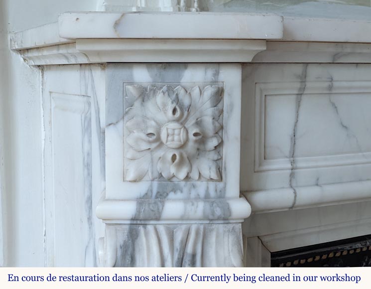 Beautiful curved Louis XVI style mantel in Arabescato marble with a laurel leaves crown-5