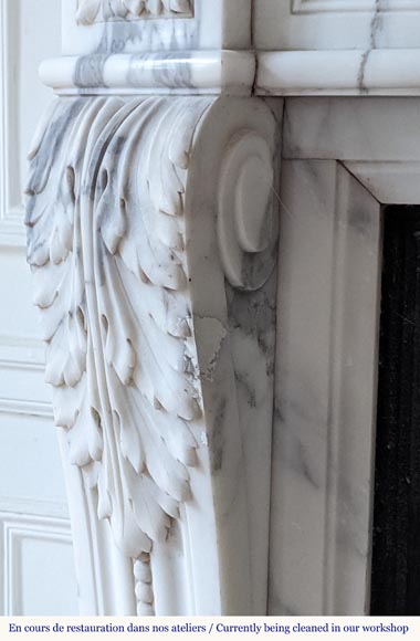 Beautiful curved Louis XVI style mantel in Arabescato marble with a laurel leaves crown-6