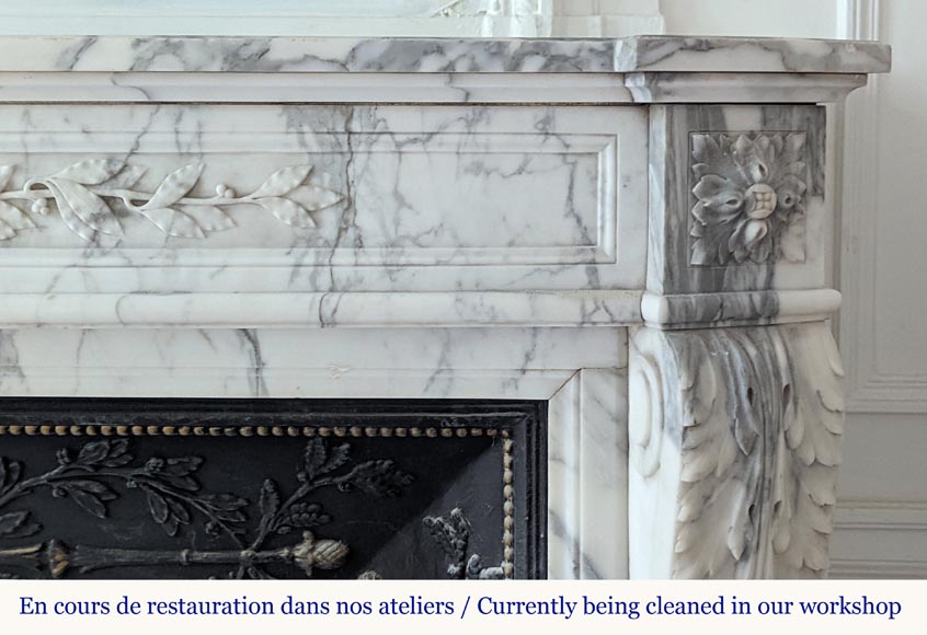 Beautiful curved Louis XVI style mantel in Arabescato marble with a laurel leaves crown-9
