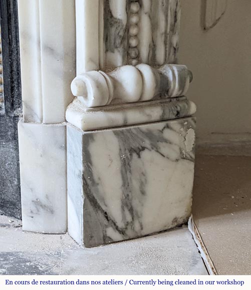 Beautiful curved Louis XVI style mantel in Arabescato marble with a laurel leaves crown-10