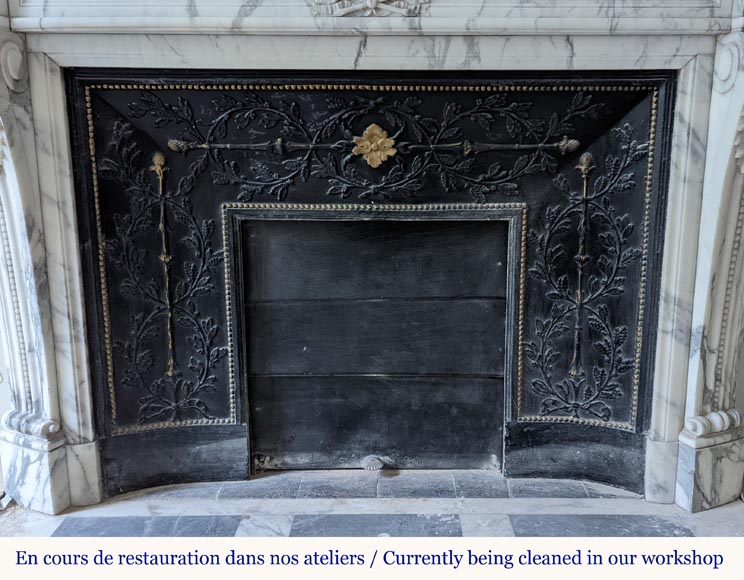 Beautiful curved Louis XVI style mantel in Arabescato marble with a laurel leaves crown-11