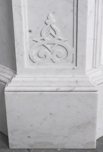 A richly sculpted Carrara marble fireplace in the Napoleon III style, decorated with a lion's head. A richly sculpted Carrara marble fireplace in the Napoleon III style, decorated with a lion's head.-7