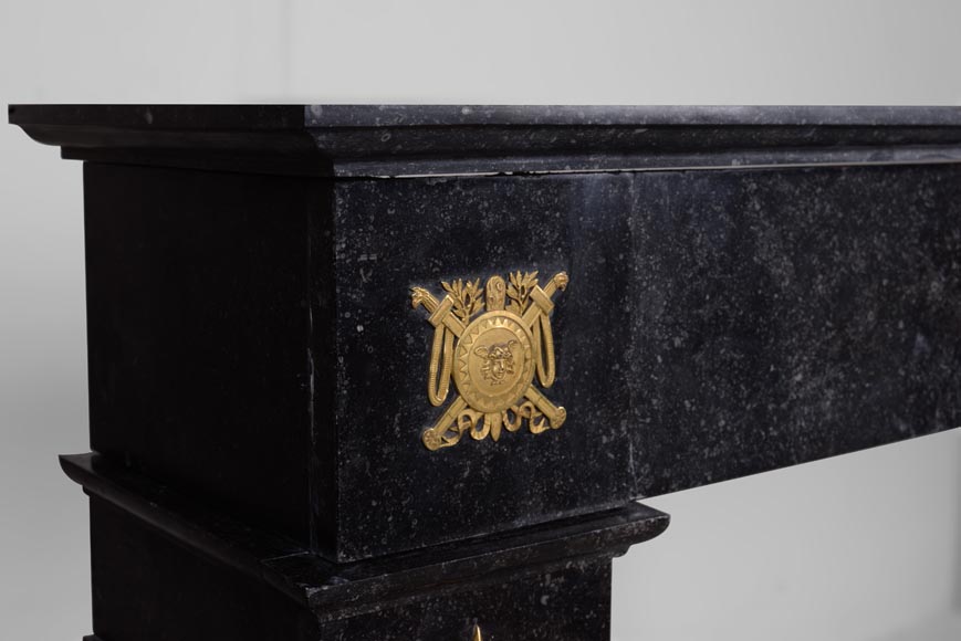 Empire period mantel in belgian petit granit with bronzes on the theme of the death of Archimedes-6