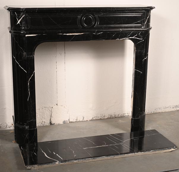 Louis XVI style chimney in Marquina marble with rounded corners-2