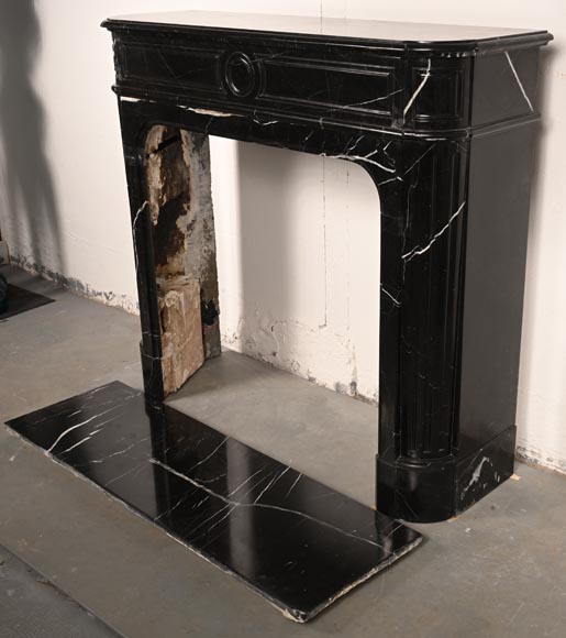 Louis XVI style chimney in Marquina marble with rounded corners-5