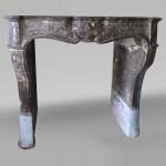 Bourgogne mantel in French grey marble from the 18th century